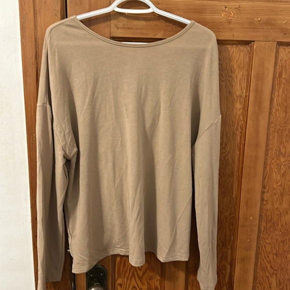 Beige top - Picture 1 of 2